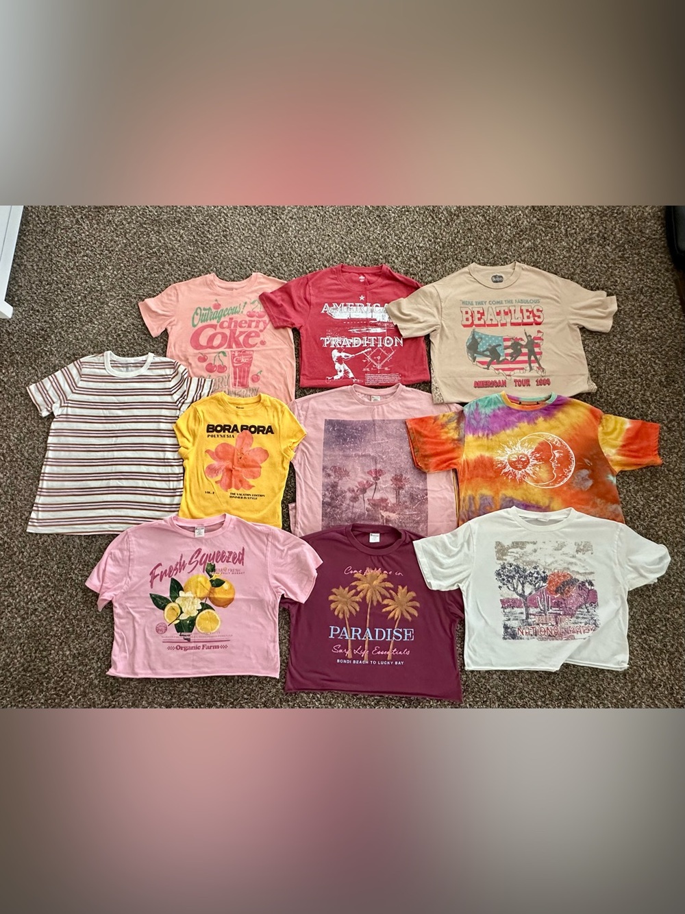 Women’s casual, short-sleeve graphic tees and tops (9) size small